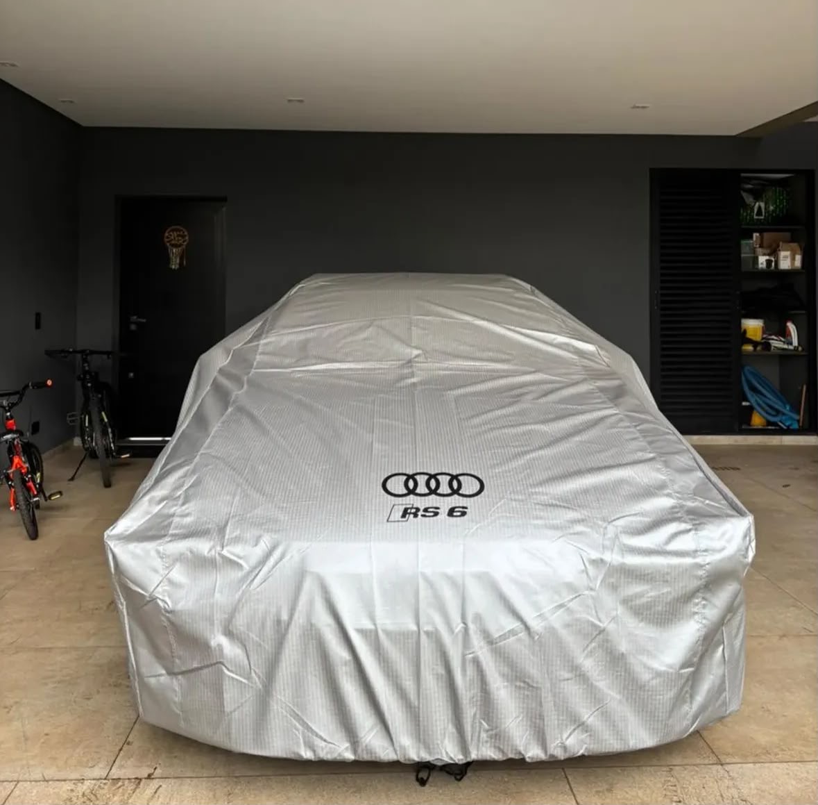 Audi RS6 com capa prata
