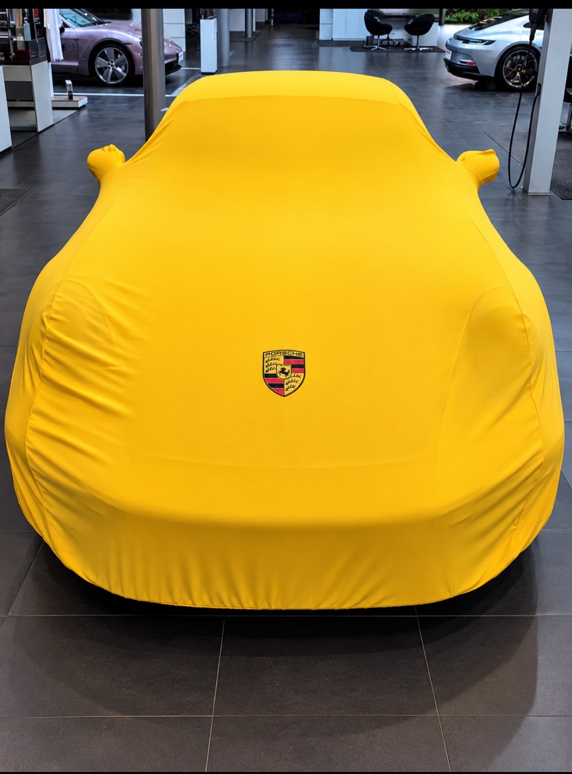 Porsche com capa Mondini sob medida